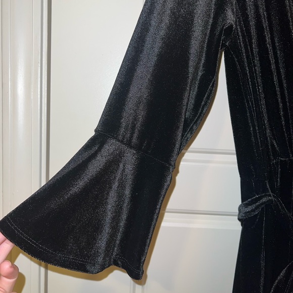 Black Velvet Short Dress with Removable Belt - Picture 3 of 4